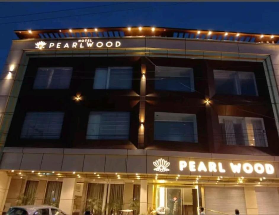 Hotel Pearl Wood Zirakpur Zewnętrze zdjęcie