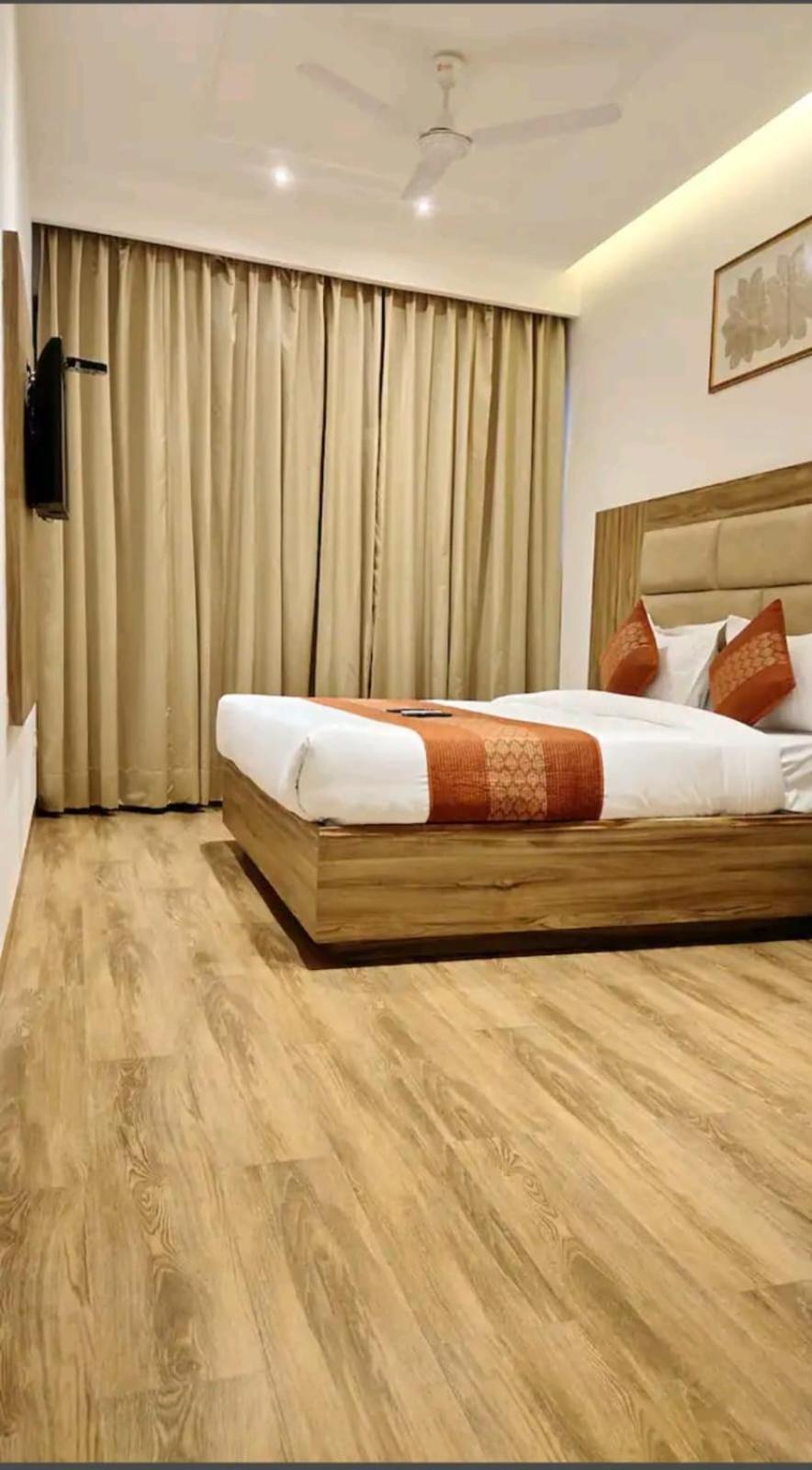 Hotel Pearl Wood Zirakpur Zewnętrze zdjęcie